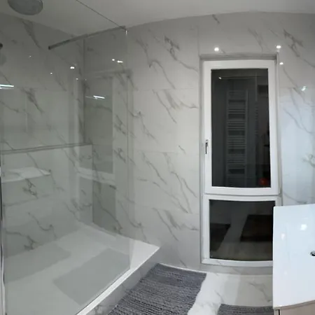 Apartment Le Bijou De Leyna